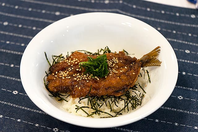 いわしのかば焼き丼1